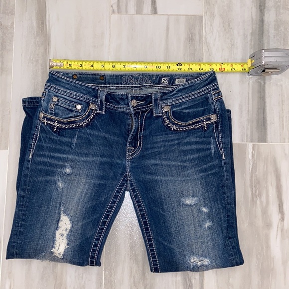 Miss Me Cropped & Manufacturer Distressed, Style: JE5835C, 29x24, EUC, $148 MSRP - Picture 4 of 12